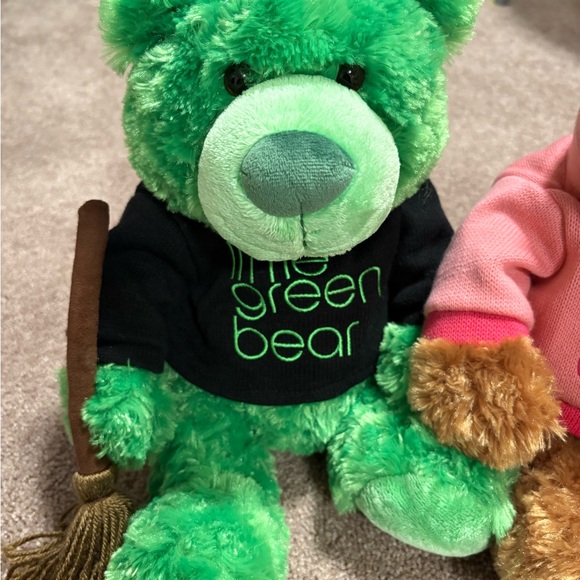 Bloomingdale’s Wicked Elphaba Bear x Gund 💚 🧹✨ - Picture 2 of 3